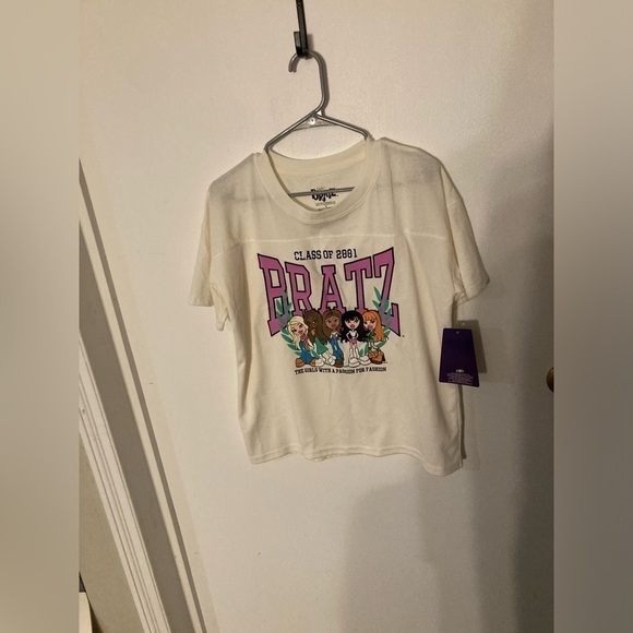 Bratz class of 2001 short sleeve t- Shirt in size Medium. Brand new - Picture 1 of 5